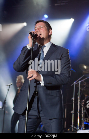 Spandau Ballet performing a Sandown Racecourse Foto Stock