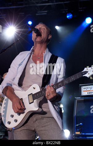 Spandau Ballet performing a Sandown Racecourse Foto Stock