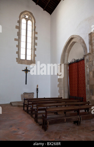 Fonte battesimale nella Chiesa di Santa Clara nella città di Santarém, Portogallo. Xiii secolo mendicanti architettura gotica. Foto Stock