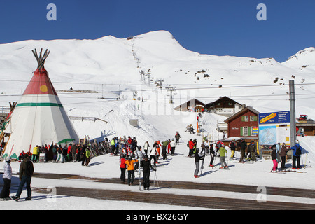 Kleine Scheidegg, Svizzera. Apres Ski bere e mangiare ristorante e area bar Foto Stock