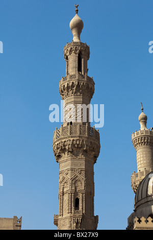 Minareto aggiunto da sultan Qaytbay alla moschea di al-Azhar al Cairo, Egitto Foto Stock