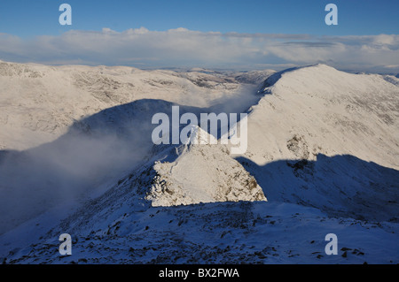 Cofa Pike e St domenica roccioso in inverno nel Lake District inglese Foto Stock