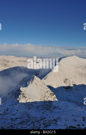 Cofa Pike e St domenica roccioso in inverno nel Lake District inglese Foto Stock