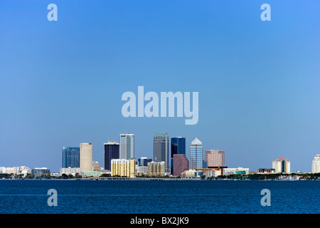 Lo skyline della città attraverso Tampa Bay dal punto di zavorra Park, Interbay Penisola, Tampa, Florida, Stati Uniti d'America Foto Stock