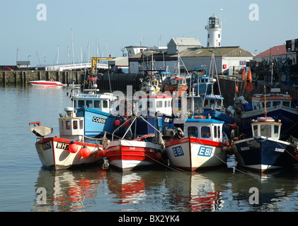 Barche da pesca ormeggiate nel porto, Scarborough, North Yorkshire, Inghilterra, Regno Unito Foto Stock