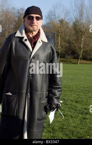 Sir Ben Kingsley a partire la casa di Kathrine Ospizio Santa eseguire in Banbury Oxfordshire Foto Stock