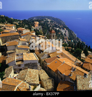 Francia Europa Roquebrun Cap Martin tetti della città vecchia panoramica mare Mediterraneo Cote d Azur Riviera Foto Stock