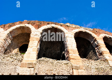 Arena di Verona antico anfiteatro, una tipica architettura romana Foto Stock