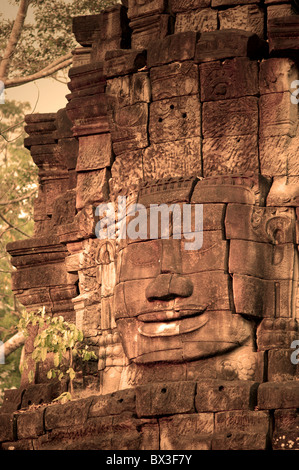 Torri di faccia che simboleggia il re come il Bodhisattva Lokesvara Foto Stock