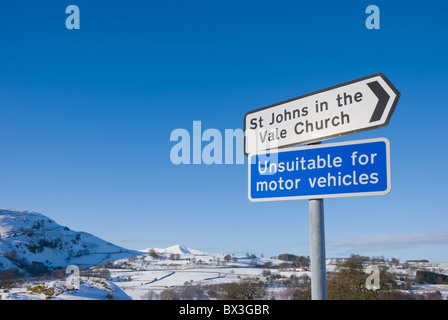 Cartello stradale per stradali inadatte, Near Keswick, Lake District, Cumbria Foto Stock