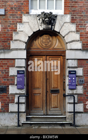 NatWest Bank porta, High Street, Warwick, Regno Unito Foto Stock