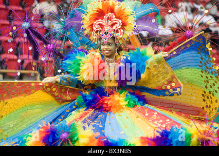 Il carnevale di Trinidad Junior Regina, "celebrazione della vita', banda "i colori della vita" Foto Stock