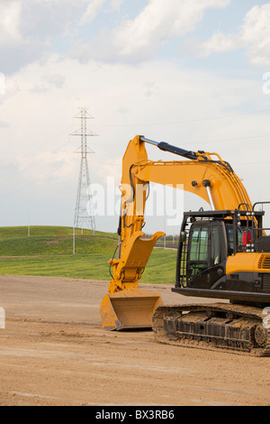 Strada in costruzione utilizzando un cucchiaio rovescio; Edmonton, Alberta, Canada Foto Stock