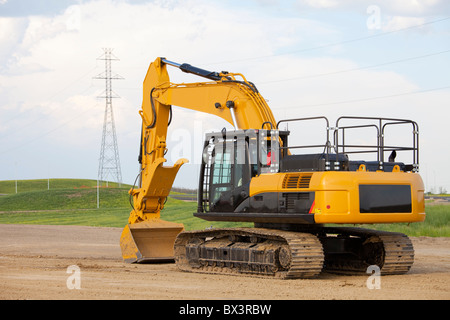 Strada in costruzione utilizzando un cucchiaio rovescio; Edmonton, Alberta, Canada Foto Stock