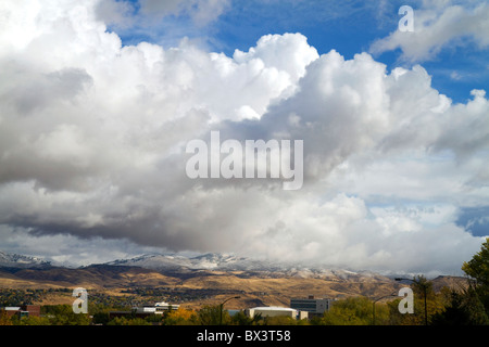 Cumulus nubi nel cielo sopra di Boise, Idaho, Stati Uniti d'America. Foto Stock