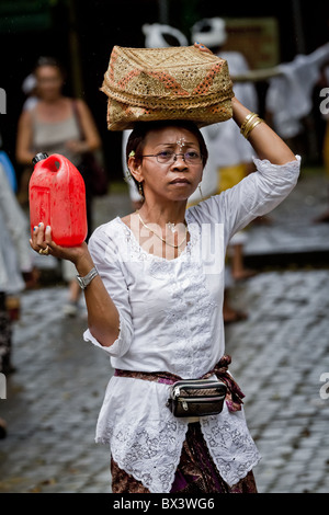 Festa in Tirta Empur tempio Balinese durante il Nuovo Anno, Bali, Indonesia Foto Stock