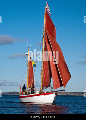 Gaff rig 2 masted ketch sotto le vele. Una barca a vela Mandalay (home porto di Göteborg, Svezia) costruiti dopo Collin Archer design. Foto Stock