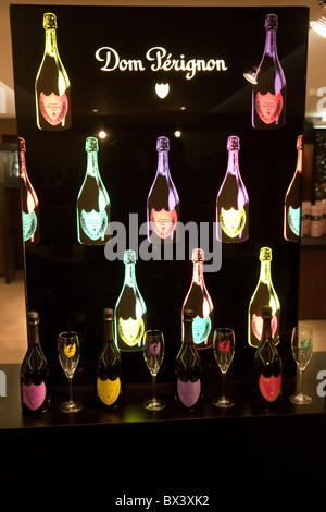 Dom Perignon champagne sul display, Moet and Chandon Champagne House, Epernay, Francia Foto Stock