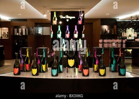 Dom Perignon champagne sul display, Moet and Chandon Champagne House, Epernay, Francia Foto Stock