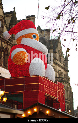 Giant Babbo Natale sul display a Manchester Mercatino di Natale Foto Stock