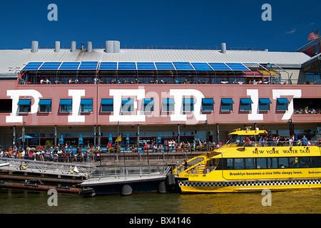 Scene da attorno alla bei quartieri di New York City Foto Stock