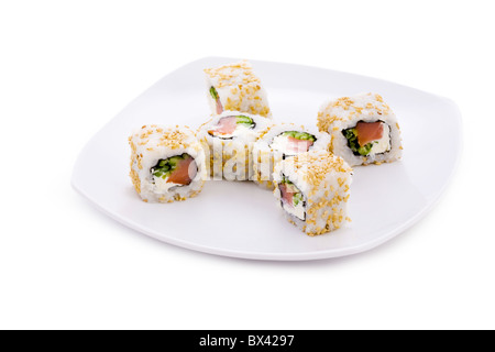 Immagine di maki sushi servita con semi di sesamo Foto Stock