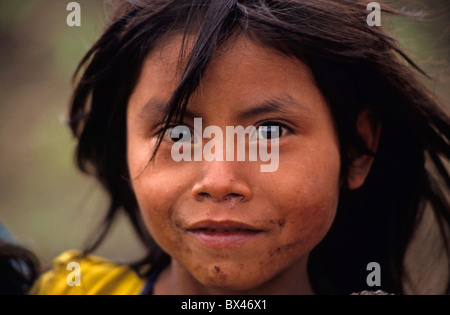 Messico Chiapas Santa Esmeralda Refugee Camp Ritratto di una giovane rifugiato guatemalteco ragazza Foto Stock