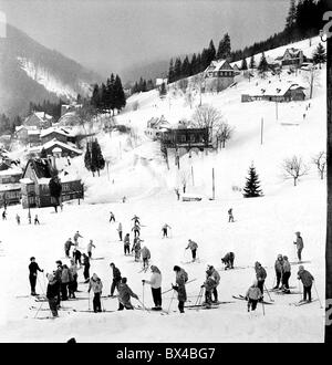 La Cecoslovacchia, l'inverno in montagna, sci, in discesa Foto Stock