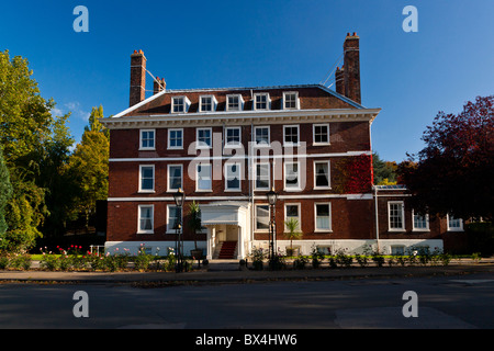 I commissari House in Chatham Historic Dockyard, Chatham, Kent, England, Regno Unito Foto Stock