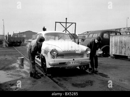 Auto con ruote ferroviarie, Wartburg Foto Stock