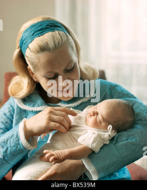 Ginnastica ceca leggenda Vera Caslavska con sua figlia Radka, settembre 1969. CTK foto/Zdenek Havelka Foto Stock