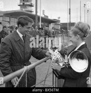 Vera Caslavska, Josef Odlozil, fiori, airport Foto Stock