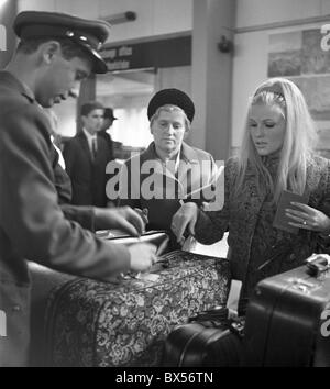 Olga Schoberova, Olinka Berova, custom officer, airport Foto Stock