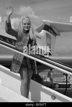 Olga Schoberova, Olinka Berova, aereo, minigonna Foto Stock