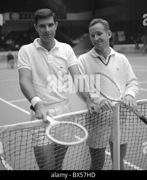 I giocatori di tennis di Butch Buchholz e Rod Laver Foto Stock