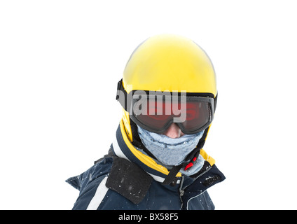 Ritratto di una femmina di sciatore nel casco giallo Foto Stock