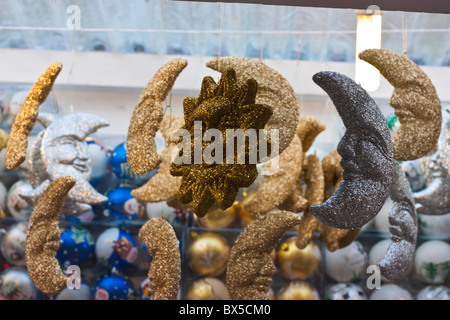 Santa Lucia Fair, il tradizionale mercato di Barcellona dove è possibile acquistare tutte le decorazioni di Natale Foto Stock