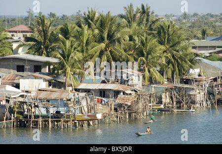 Di pescatori di palafitte in zone umide in estremità sud del golfo di Lingayen, vicino Dagupan, nordovest di Luzon, Filippine Foto Stock