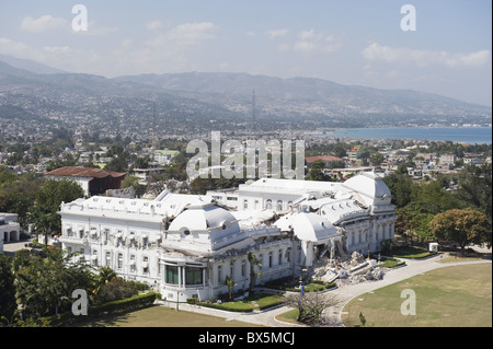 Palazzo Nazionale, mostrando Gennaio 2010 dal sisma, Port-au-Prince, Haiti, West Indies, dei Caraibi e America centrale Foto Stock