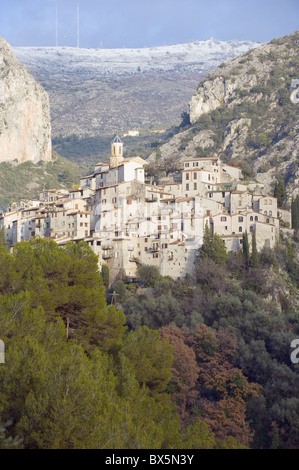 Borgo arroccato di Peillon, Alpes-Maritimes, Cote d'Azur, Riviera Francese, Provence, Francia Foto Stock