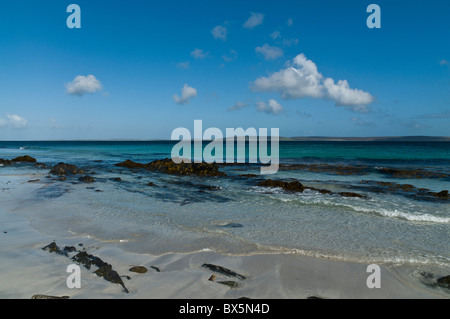 Dh EGILSAY ORKNEY Egilsay spiaggia sabbiosa isola di Eday in distanza isole nopeople remoto regno unito Foto Stock