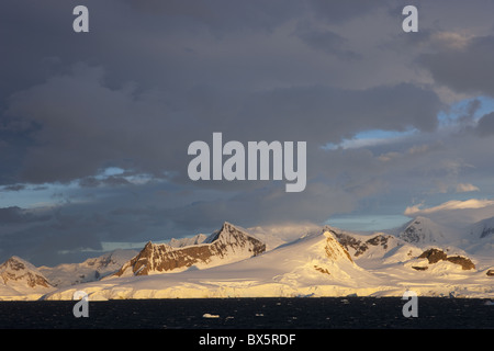 Sunrise a Gerlach stretto, Antartide, regioni polari Foto Stock