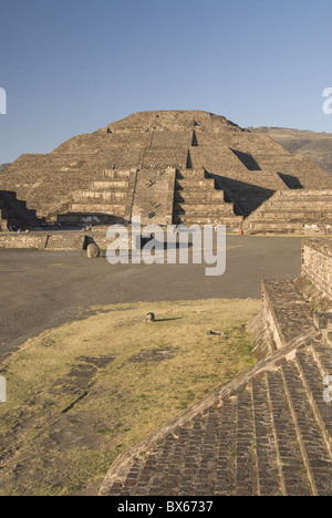 La Piramide della Luna, Zona archeologica di Teotihuacan, Sito Patrimonio Mondiale dell'UNESCO, Messico, America del Nord Foto Stock