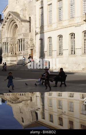 Cattedrale di Saint-Trophime, Arles, Bouches du Rhone, Provence, Francia Foto Stock