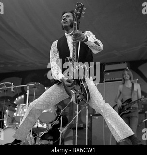 Chuck Berry effettuando al Giubileo, Chapel Hill, NC, maggio 1971. Foto Stock