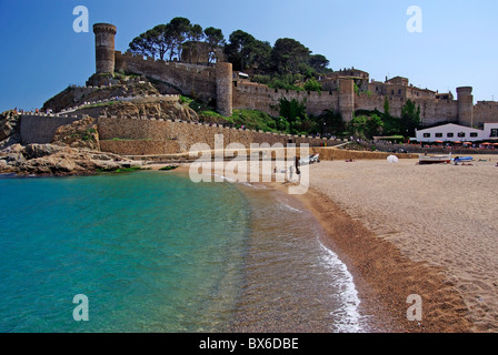 La vista del castello a Tossa de Mar, Costa Brava, Spagna. Foto Stock