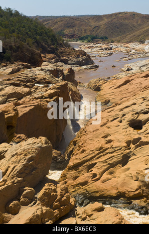 Stretto di il fiume Bestikoba, Madagascar, Africa Foto Stock