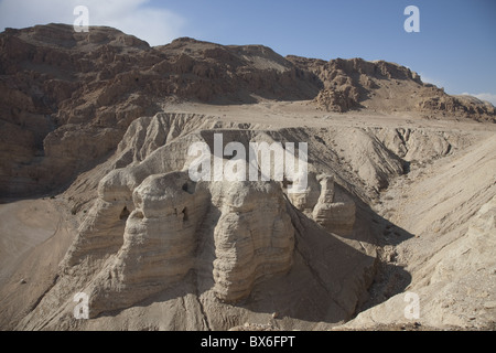 Grotte di Qumran nel deserto della Giudea, nei pressi del Mar Morto, Israele, Medio Oriente Foto Stock