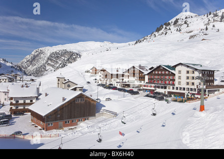 Località alpina di Zurs, St. Anton am Arlberg, in inverno la neve, Alpi austriache, Austria, Europa Foto Stock