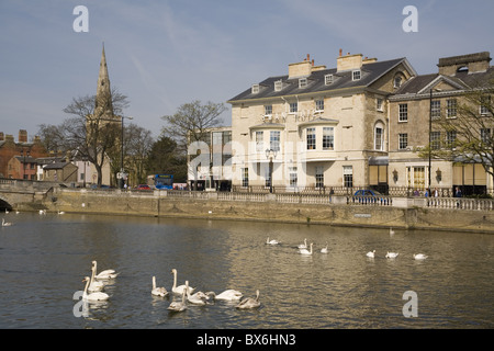 Swan Hotel e il grande fiume Ouse, Bedford, Bedfordshire, England, Regno Unito, Europa Foto Stock